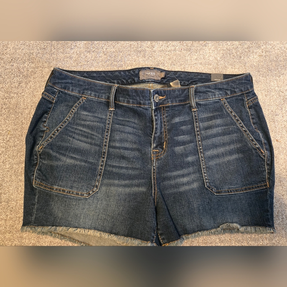 NWT Torrid Hi Rise Fray Hem Stretch Jean Shorts Size 18